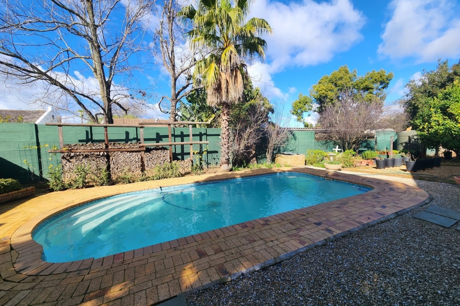 4 Bedroom Property for Sale in Panorama Western Cape